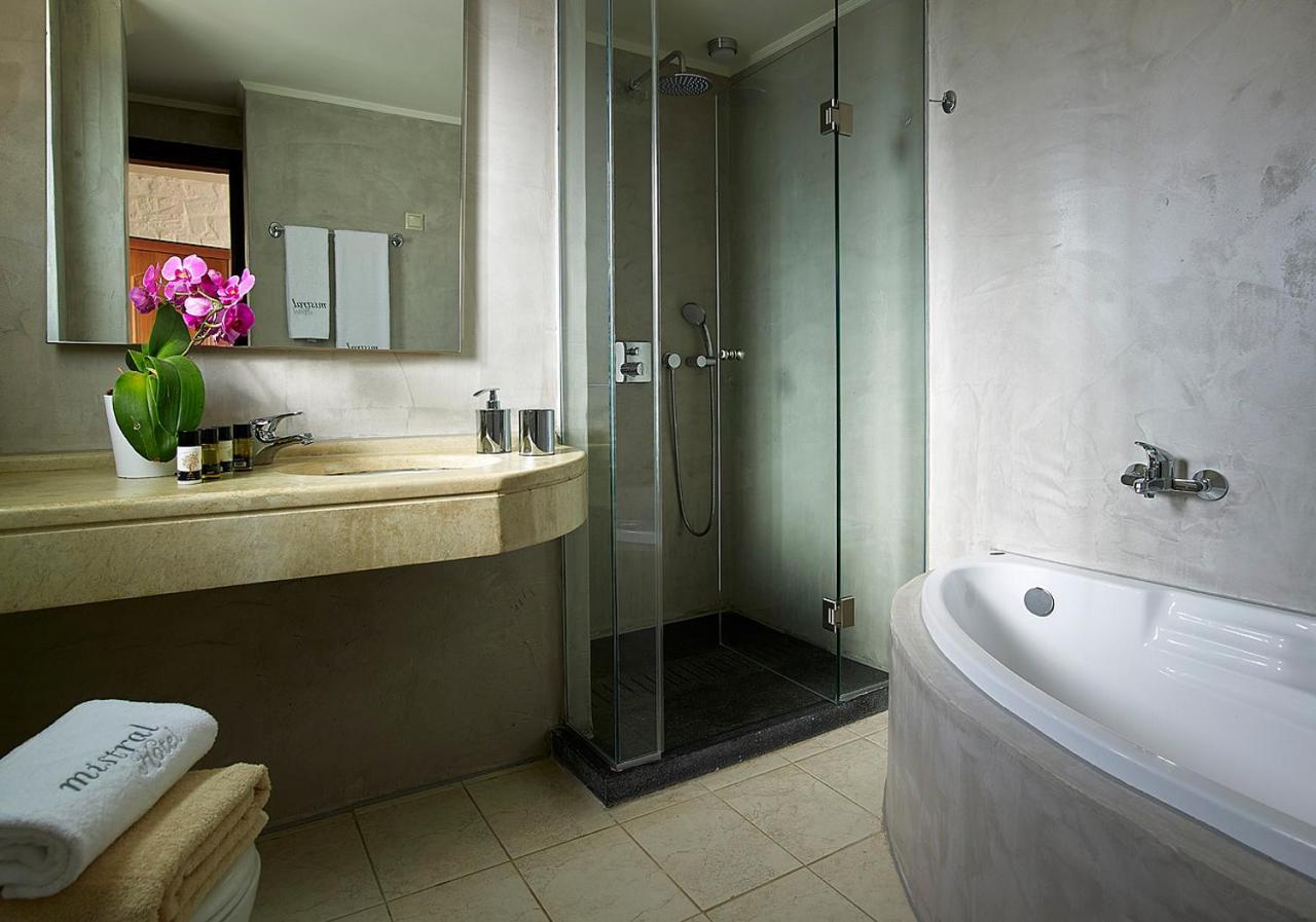 Mistral Hotel - For Solo Travelers Maleme  Bagian luar foto