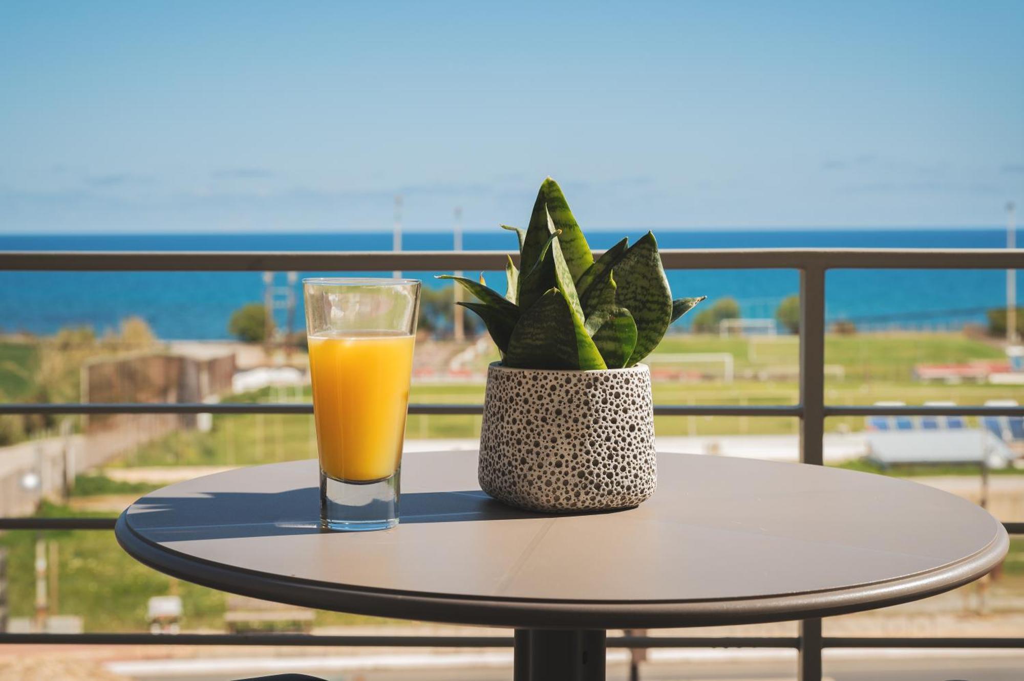 Mistral Hotel - For Solo Travelers Maleme  Bagian luar foto
